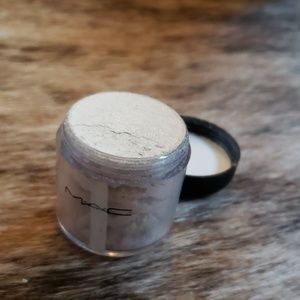 MAC pigments, in quick frost